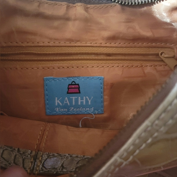 Kathy Van Zeeland shoulder purse - Picture 4 of 7